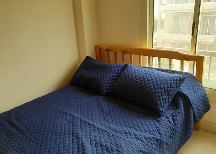 Sunny With Balcony & Pool Access *