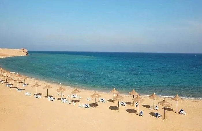 Sunny With Balcony & Pool Access Apartment Ain Sukhna
