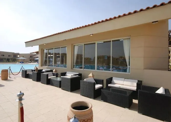 Apartment Sunny With Balcony & Pool Access *