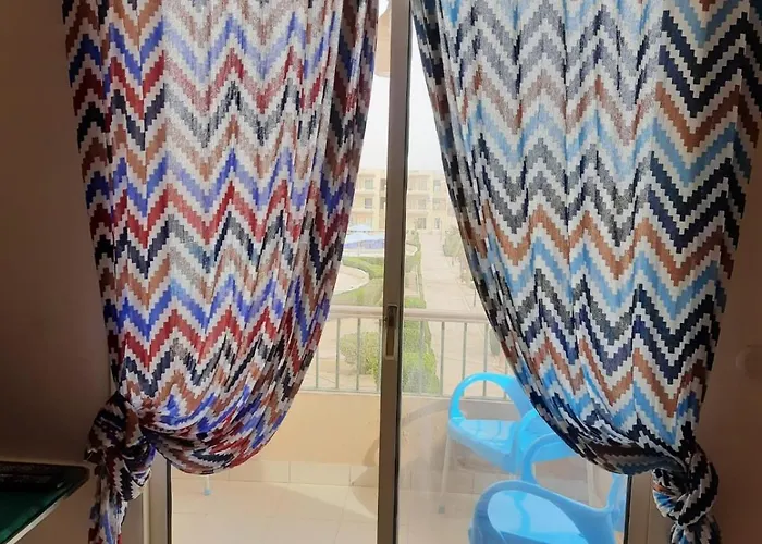 Sunny With Balcony & Pool Access * Ain Sukhna