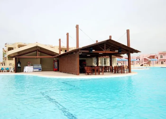 Sunny With Balcony & Pool Access Ain Sukhna